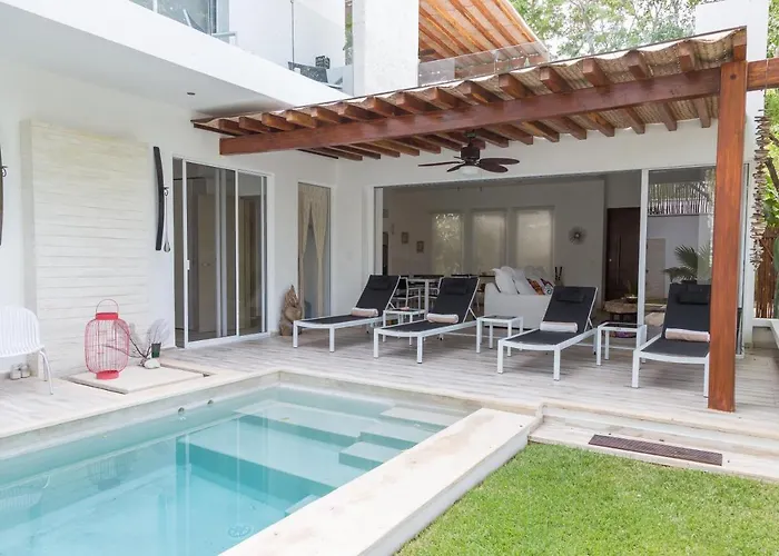 Luxury Private , Private Pool, Private Garden, Jacuzzi, 24hours Security