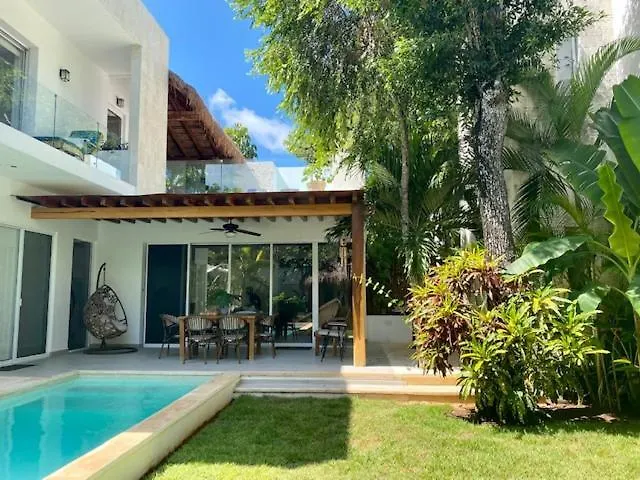 Luxury Private , Private Pool, Private Garden, Jacuzzi, 24hours Security *