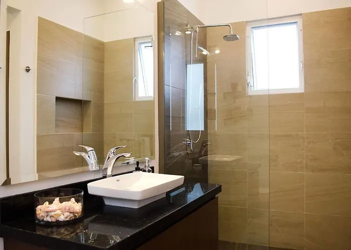Luxury Private , Private Pool, Private Garden, Jacuzzi, 24hours Security *