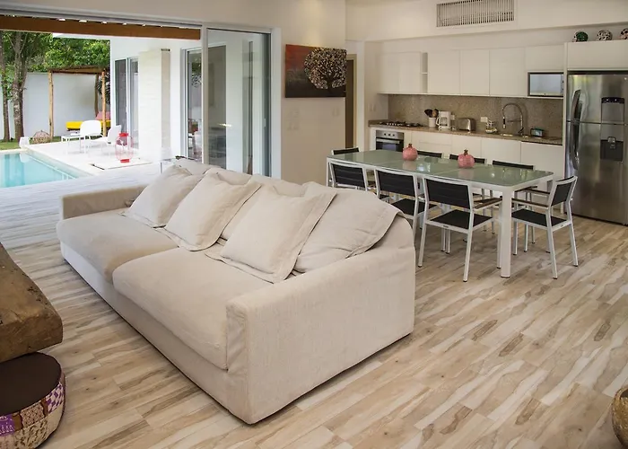 Luxury Private , Private Pool, Private Garden, Jacuzzi, 24hours Security Pousada