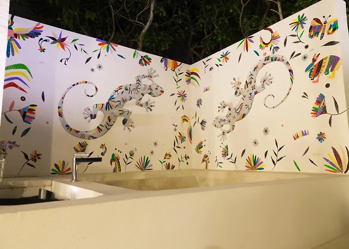 Luxury Private , Private Pool, Private Garden, Jacuzzi, 24hours Security Pousada